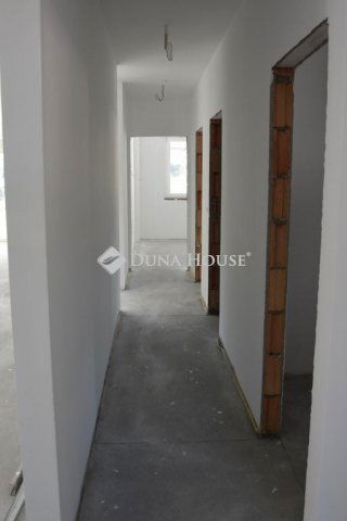 Eladó családi ház, Nyúlon 132.5 M Ft, 4 szobás