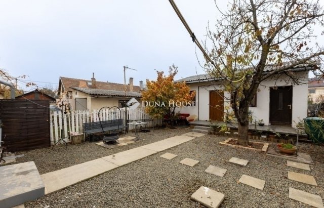 Eladó ikerház, Budapesten, XVIII. kerületben 79.9 M Ft, 5 szobás
