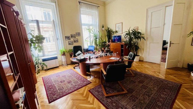 Eladó téglalakás, Budapesten, VI. kerületben 93 M Ft, 2 szobás