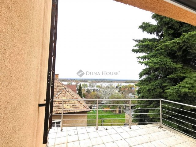 Eladó családi ház, Lábatlanon 62 M Ft, 5 szobás