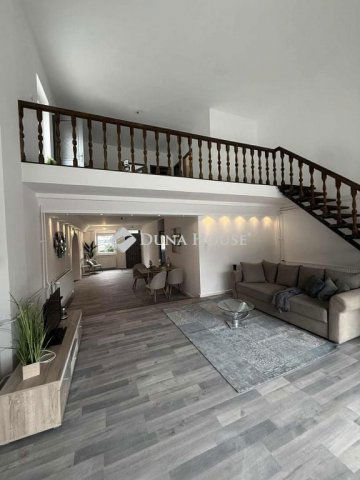 Eladó sorház, Pécsett, Vándor utcában 89.9 M Ft, 5 szobás