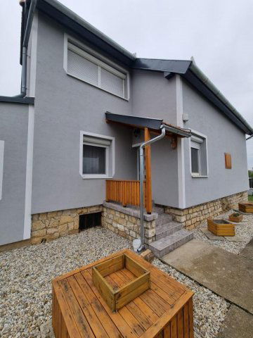 Eladó családi ház, Nemesszalókon 49.9 M Ft, 6 szobás