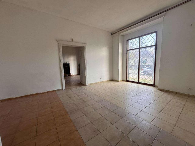 Kiadó üzlethelyiség, Esztergomban 160 E Ft / hó, 2 szobás