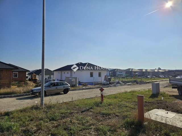 Eladó téglalakás, Mendén 79.9 M Ft, 4 szobás