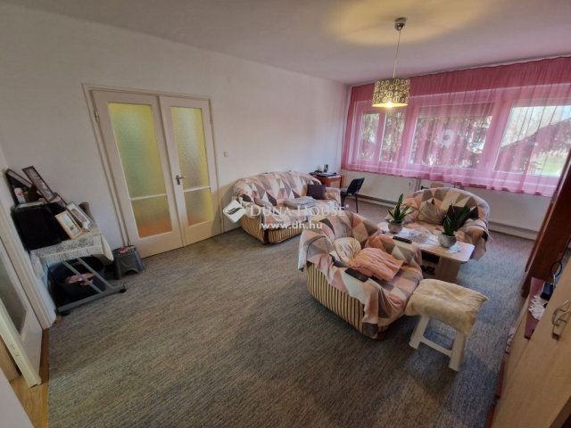 Eladó téglalakás, Felsőszentivánon 23.9 M Ft, 3 szobás