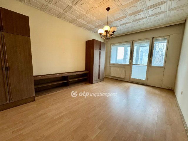 Eladó panellakás, Győrött 52 M Ft, 2+1 szobás