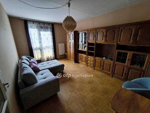 Eladó panellakás, Pécsett 35 M Ft, 1+1 szobás