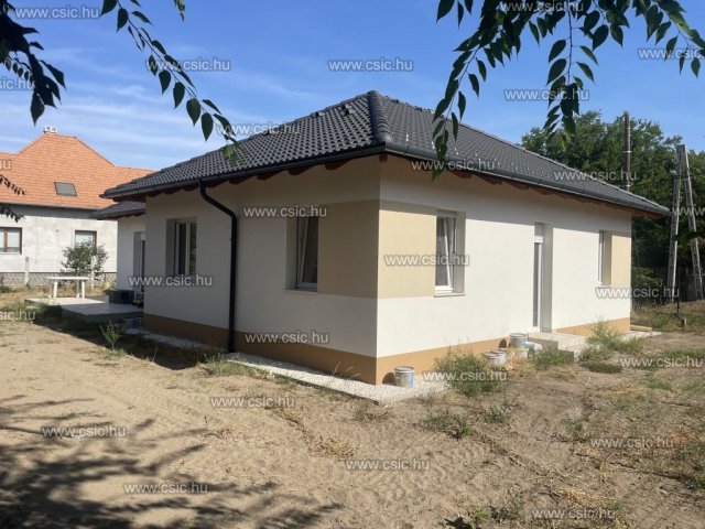 Eladó családi ház, Gödön 149.9 M Ft, 3+2 szobás