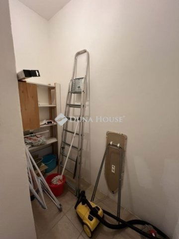 Eladó téglalakás, Pécsett 69.9 M Ft, 2 szobás