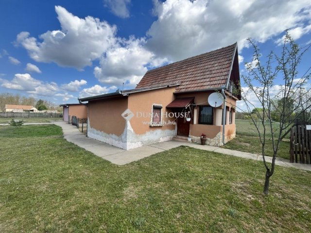Eladó családi ház, Kecskeméten 21.999 M Ft, 2 szobás