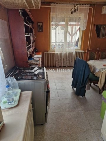 Eladó családi ház, Szentmártonkátán 59.99 M Ft, 6 szobás