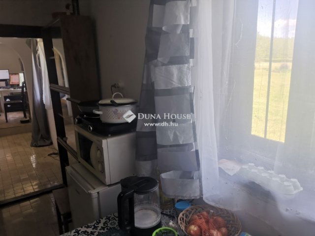 Eladó családi ház, Nyugotszenterzsébeten 5.6 M Ft, 2 szobás