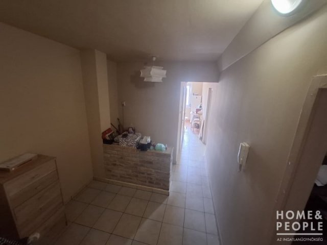 Eladó téglalakás, Szegeden 58 M Ft, 3 szobás