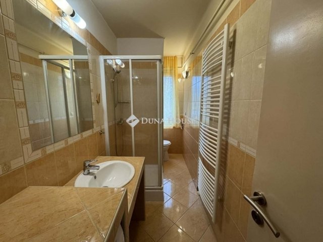 Eladó téglalakás, Pécsett 32.5 M Ft, 1 szobás