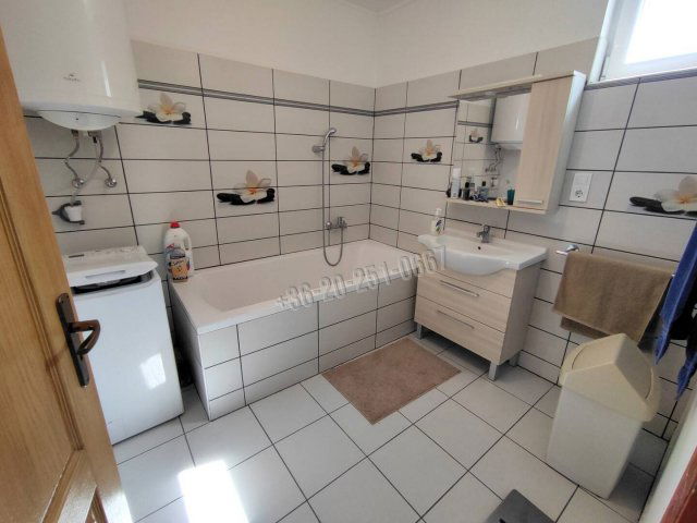Eladó családi ház, Mohácson 52 M Ft, 4 szobás