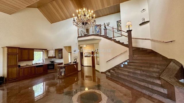 Eladó családi ház, Leányfaluban 577.5 M Ft, 6+1 szobás