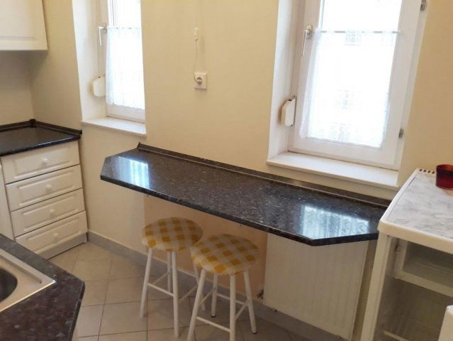 Kiadó téglalakás, albérlet, Pécsett 150 E Ft / hó, 1 szobás