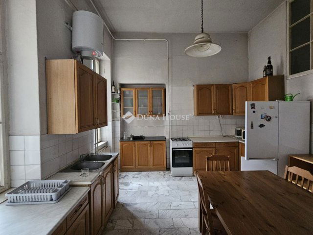 Eladó téglalakás, Budapesten, VIII. kerületben 178 M Ft