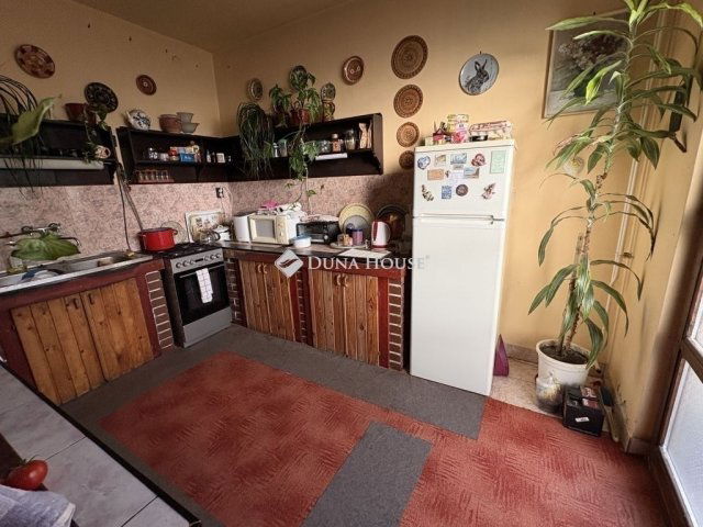 Eladó családi ház, Úrin 60 M Ft, 3 szobás