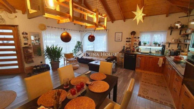 Eladó nyaraló, Kiskunlacházán 118 M Ft, 3 szobás