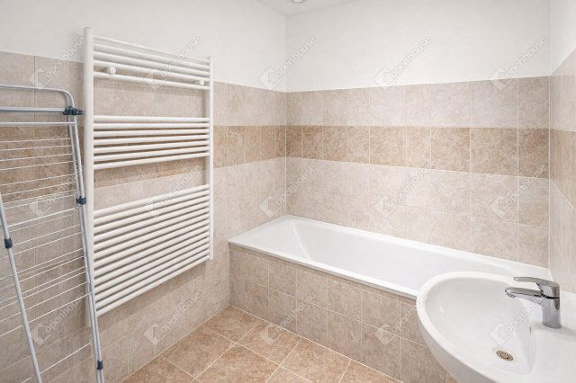 Eladó ikerház, Debrecenben 74.9 M Ft, 3 szobás