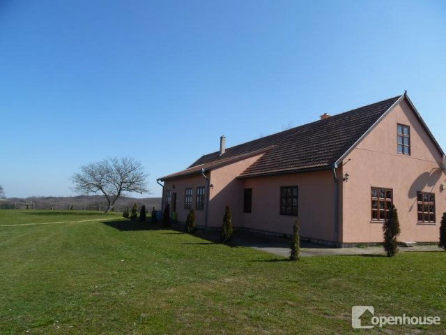 Eladó hotel, Csatkán 360 M Ft, 8 szobás / költözzbe.hu