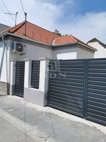 Eladó családi ház, Keszthelyen 56.9 M Ft, 2 szobás