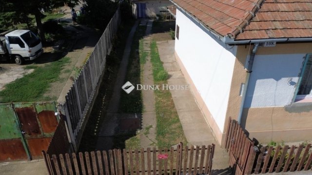 Eladó családi ház, Kartalon 61.99 M Ft, 2+1 szobás