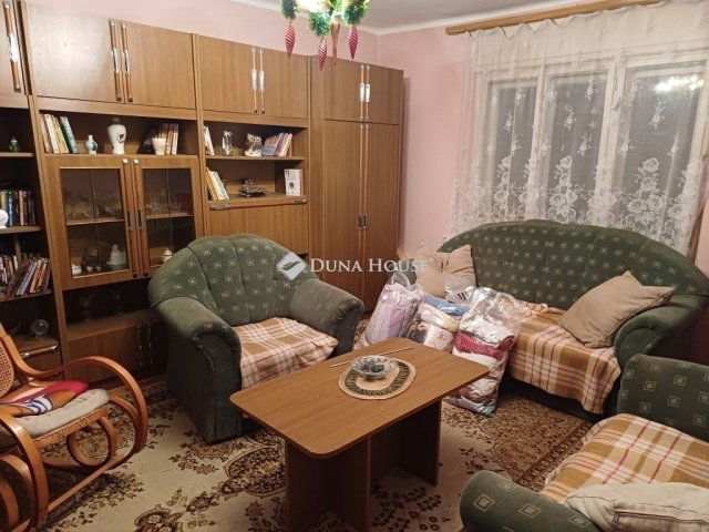 Eladó családi ház, Alsónémediben 67.5 M Ft, 5 szobás