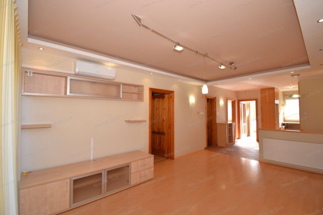 Eladó téglalakás, Győrött 69.9 M Ft, 3 szobás