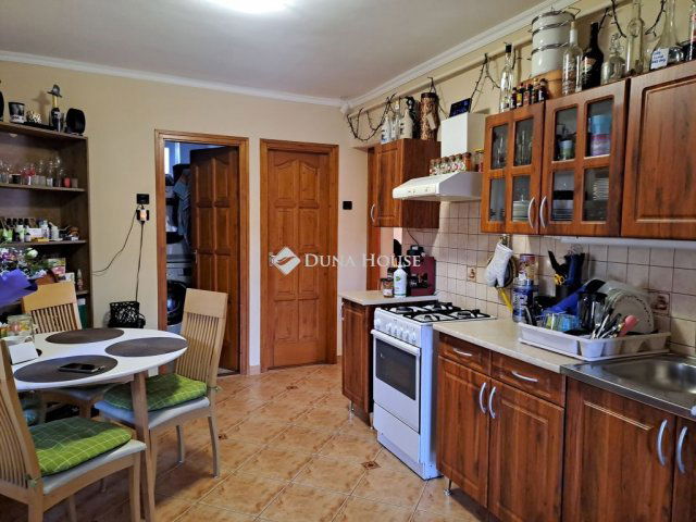 Eladó családi ház, Jászberényben 49.9 M Ft, 2 szobás