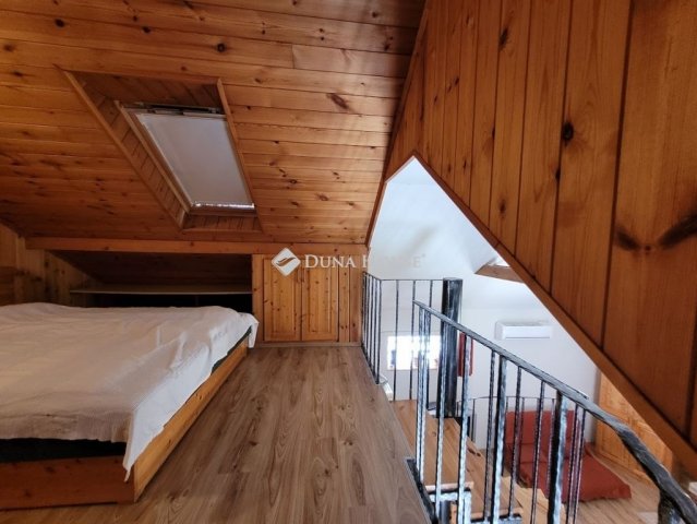 Eladó családi ház, Abaligeten 93 M Ft, 9 szobás
