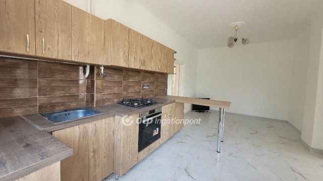 Eladó családi ház, Jászberényben 43.5 M Ft, 2+1 szobás