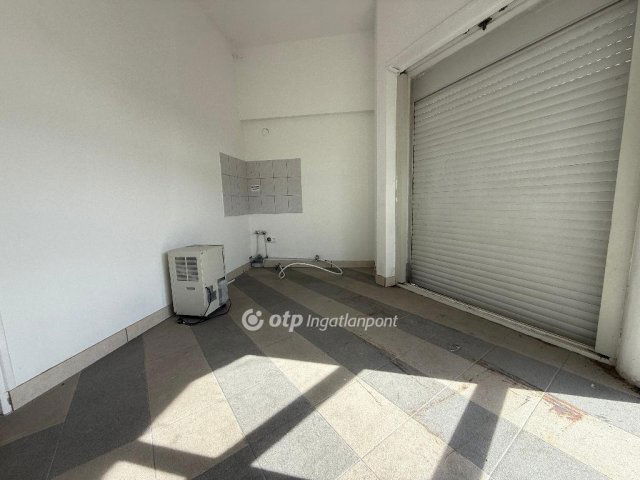 Eladó üzlethelyiség, Solymáron 45 M Ft, 1 szobás
