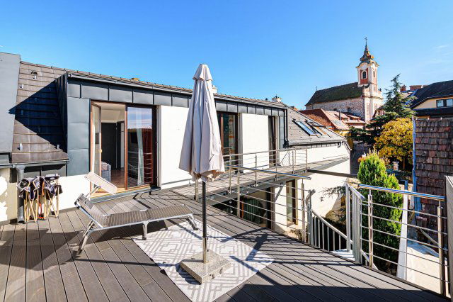 Eladó családi ház, Vácon, Eszterházy utcában 270 M Ft