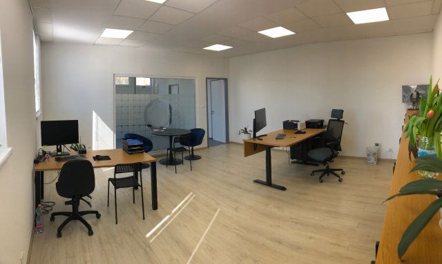 Eladó ipari ingatlan, Győrött 0.84 M Ft, 5 szobás