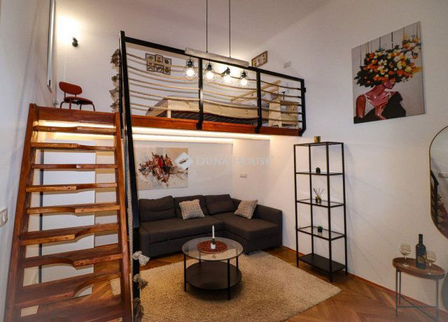 Eladó téglalakás, Budapesten, VI. kerületben 57.9 M Ft, 1 szobás