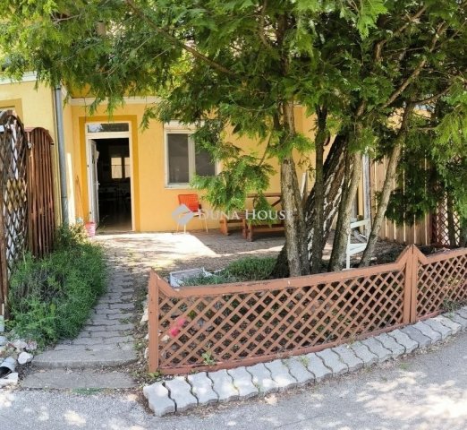 Eladó nyaraló, Siófokon 56.9 M Ft, 3 szobás