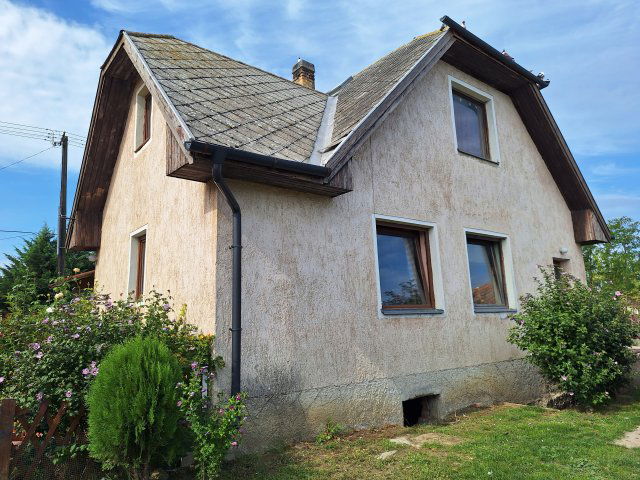 Eladó családi ház, Koroncón 76 M Ft, 4 szobás