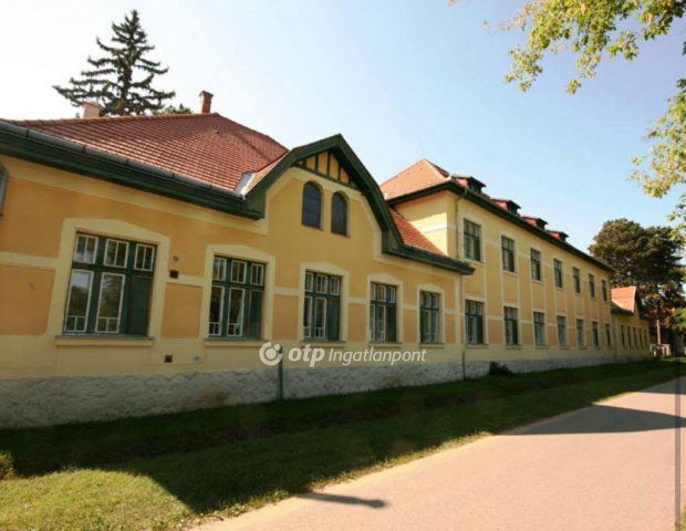 Eladó hotel, Nagykállóban 1163.52 M Ft / költözzbe.hu
