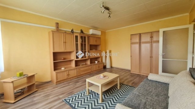 Eladó panellakás, Pécsett 43 M Ft, 2 szobás