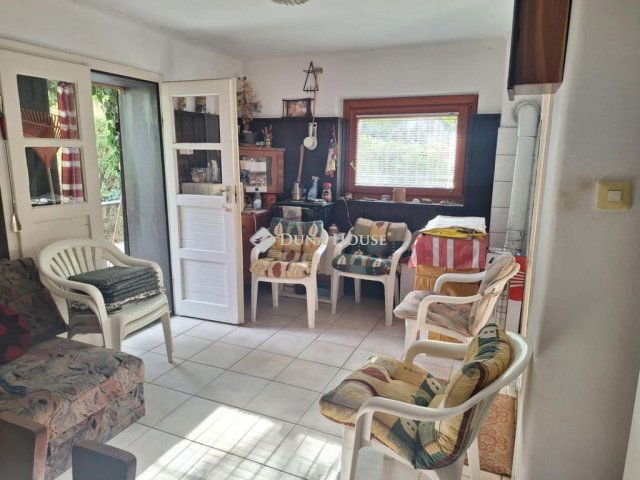 Eladó nyaraló, Neszmélyen 36.9 M Ft, 3 szobás