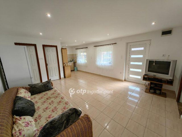 Eladó családi ház, Berekfürdőn 34 M Ft, 1+3 szobás