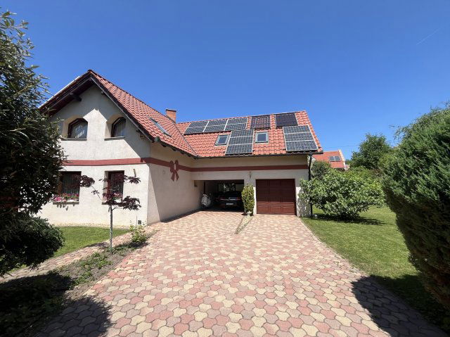 Eladó családi ház, Veresegyházon 229 M Ft, 6 szobás