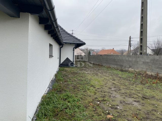 Eladó családi ház, Móron 114.99 M Ft, 4 szobás