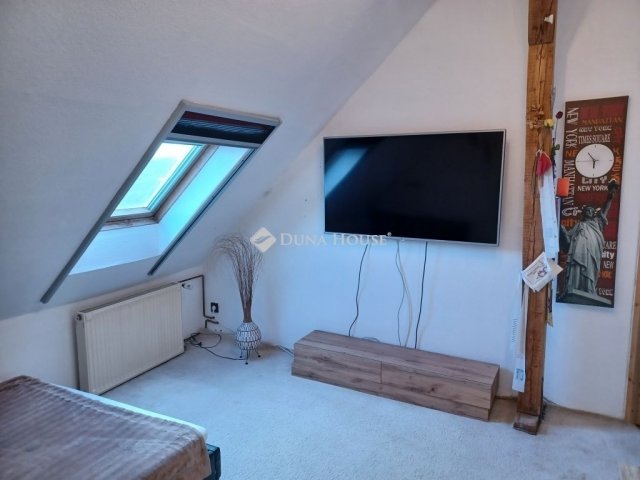 Eladó téglalakás, Szentendrén 93 M Ft, 5 szobás