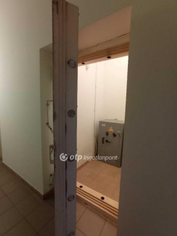 Eladó iroda, Kecskeméten 250 M Ft / költözzbe.hu