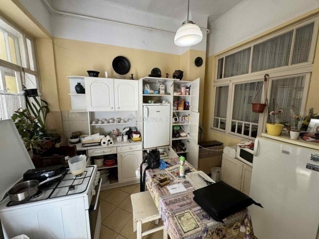 Eladó téglalakás, Pécsett 65 M Ft, 3 szobás