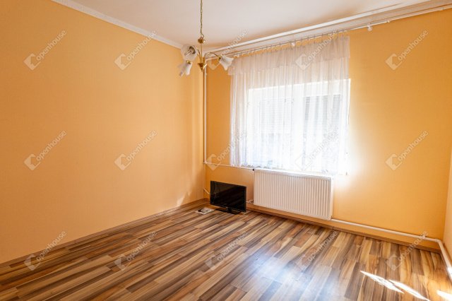 Eladó családi ház, Szegeden 78.9 M Ft, 3 szobás