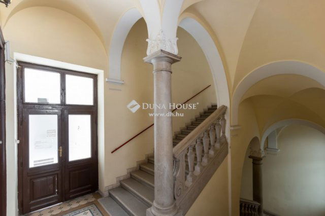 Eladó téglalakás, Budapesten, V. kerületben 169 M Ft, 10 szobás